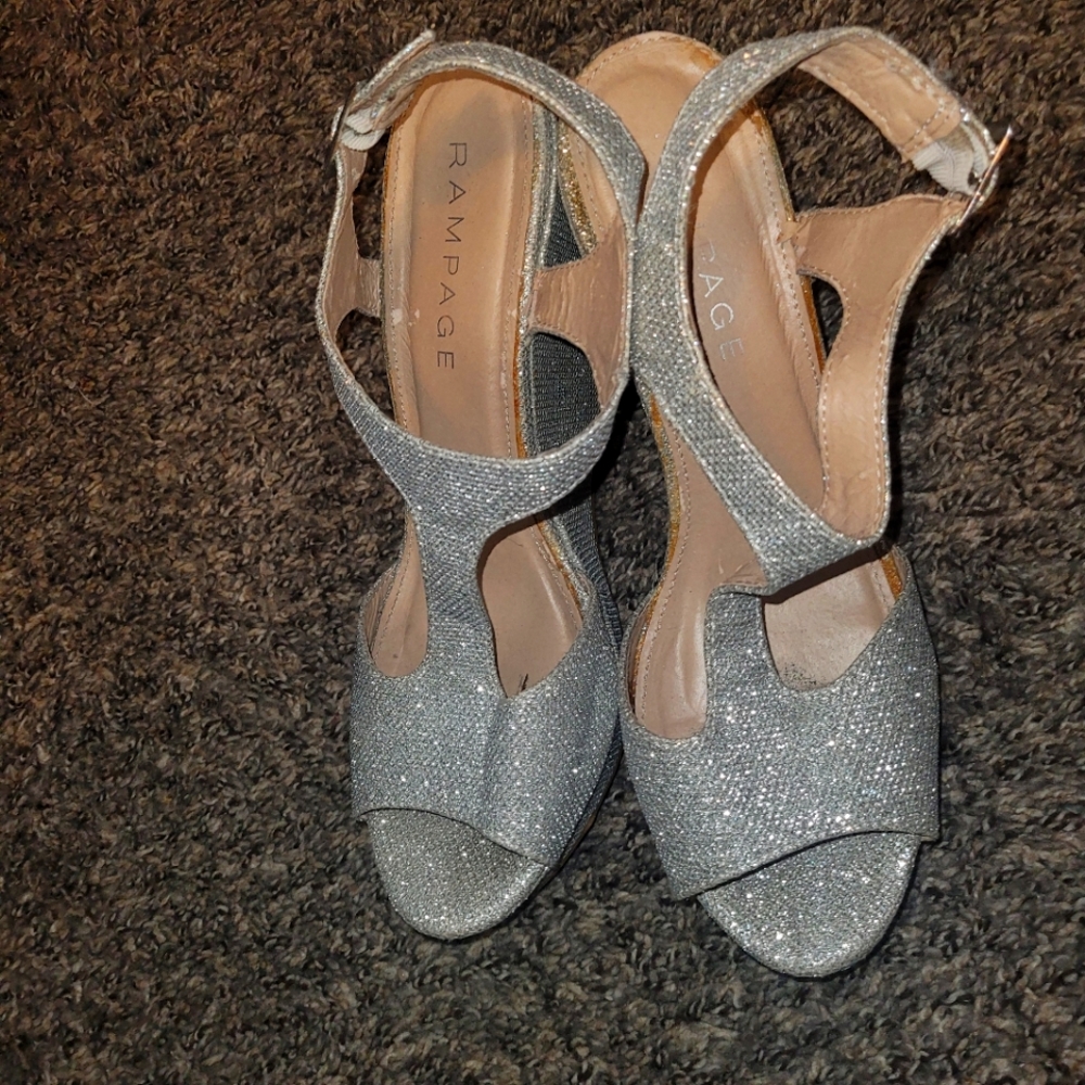 RAMPAGE silver slitter wedge open toe heels size 9